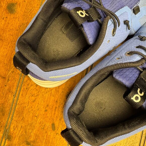 On Cloud‎ Swiss engineering running shoes Preloved size 6Y - Picture 5 of 11